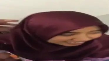 Bokep Hijab Asisten Jilbab Dipaksa BJ di Kantor Hot